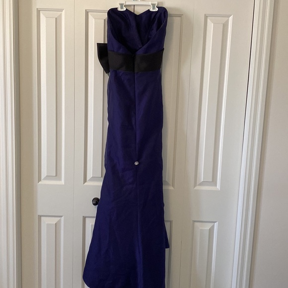 Evening Gown - Picture 3 of 9